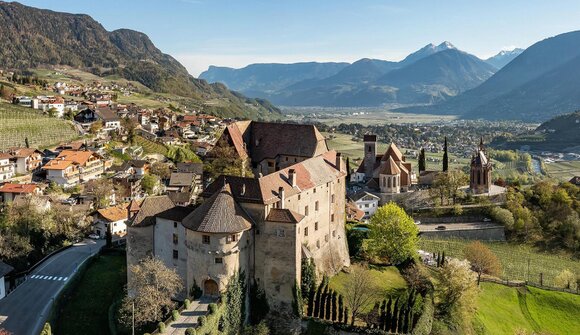 Dorfführung mit Schlossbesichtigung