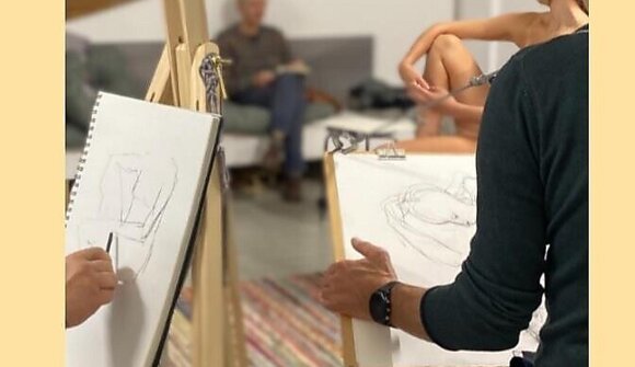 LIfe drawing session with a model