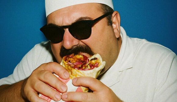 À Table - serving Döner Veltliner