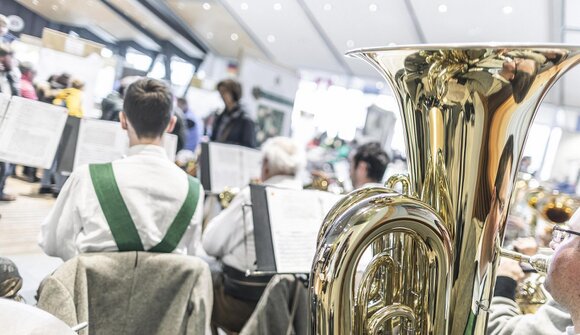 Sfilata e concerto serale a Lutago