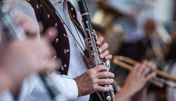 Musica sotto il castagno