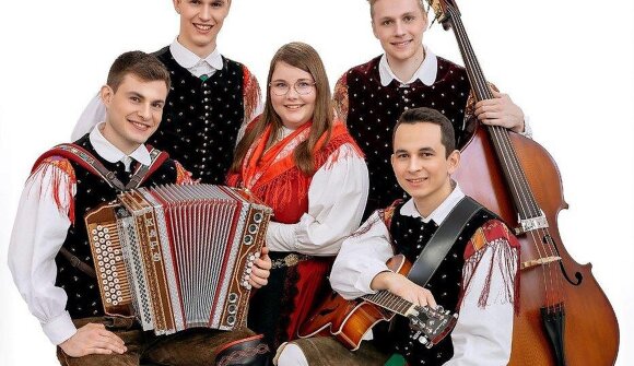 Mattinata: "Ansamble Luka Razpotnika"