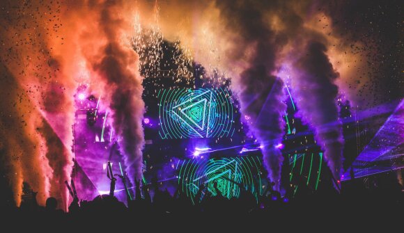 Club Max: 90's Wonderland