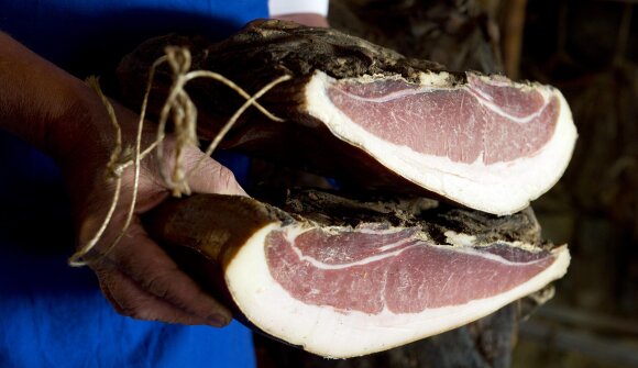 Speck, Wein & Oliven