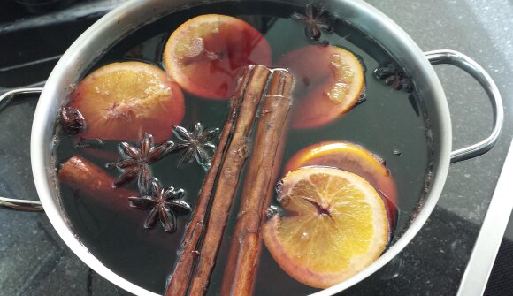 Mulled wine stand