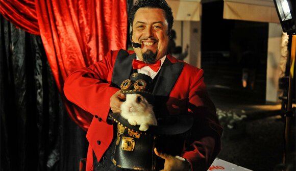 Magic show with Mago Bryan