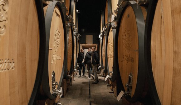 J. Hofstätter: Das Weingut im Abendlicht