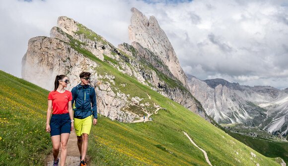 Hike to Seceda Ridge Line