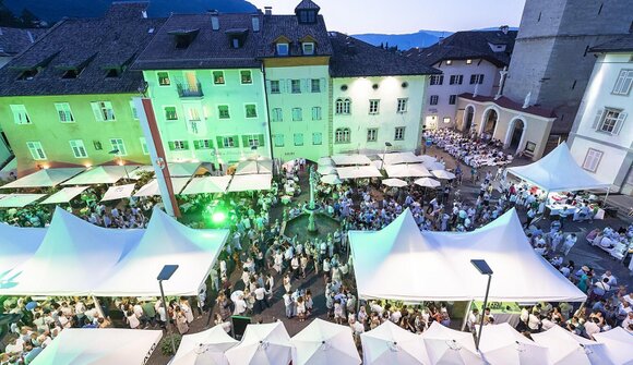 Kaltern ganz in Weiß