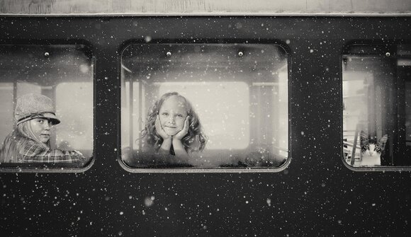 Zugfahrt: die Höfe in Andalo