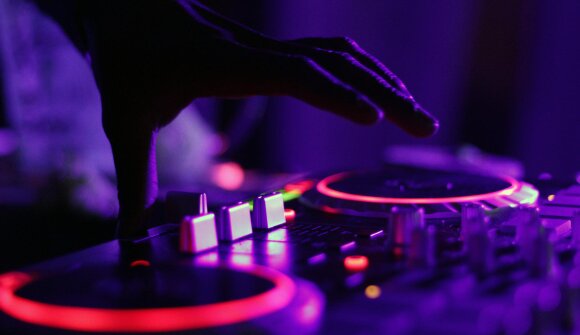 Live the Action. Feel the Beat