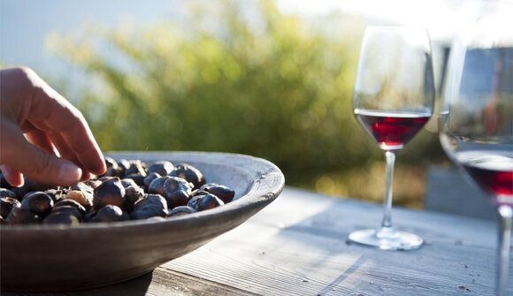 Autunno montano: "Keschtn" e vino