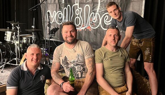 Serata d'estate il gruppo "Vollbluet"