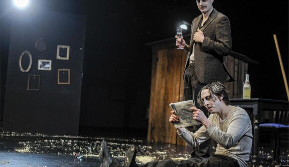 Theater: Der Nazi & der Friseur