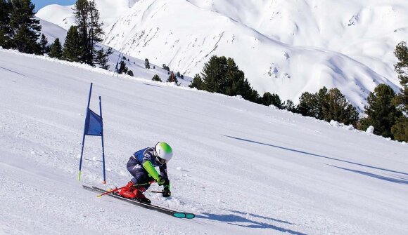 International giant slalom race