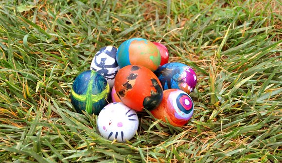Coloriamo le uova di Pasqua