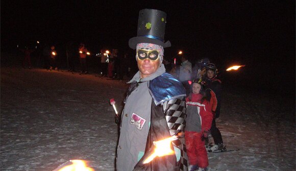 Faschings-Fackelabfahrt bei den Skiliften