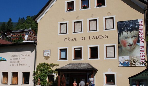 Giro storico del paese di Ortisei