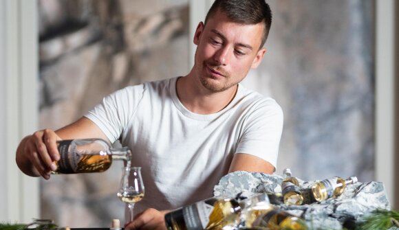 Schnapsbrennerei Felsenriss