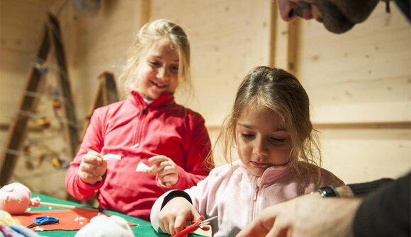 Goldy’s Häuschen - Krippe aus Papier