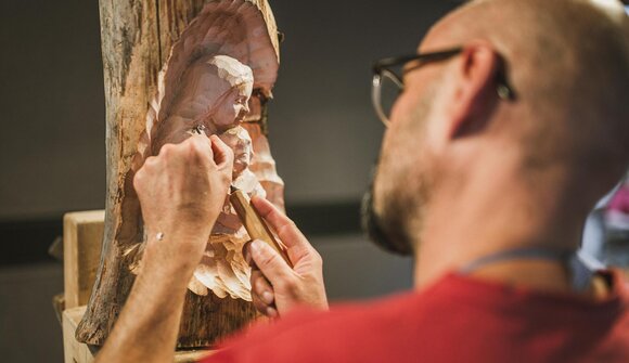 Traditions in Val Gardena - Handcraft