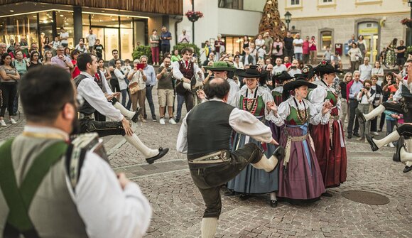 Tradizioni in Val Gardena: Schuhplattler