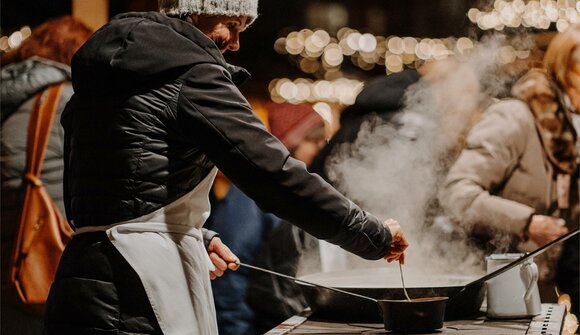 Showcooking on the Christmas market