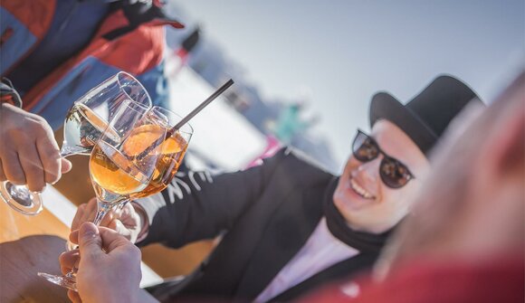Aperitif on the snow with our Cavaliera