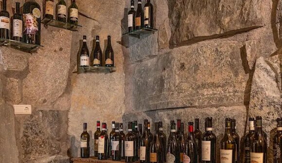 Weinverkostung im Mineralienhotel