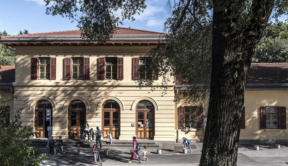 Kino: "Persischer Wein"