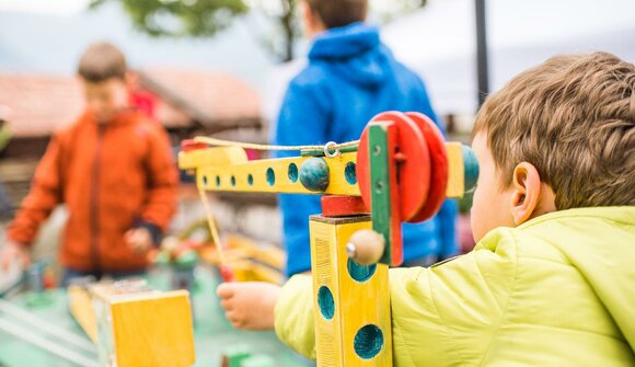 Kinderprogramm in Dorf Tirol