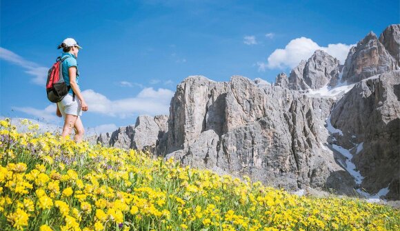Hike at the feet of the Sassolungo
