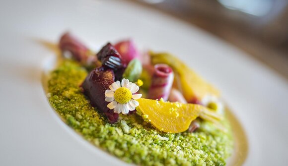 Sapori di primavera: Scena a tavola