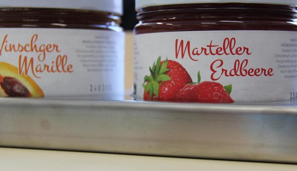 Making strwaberry jam with Monika