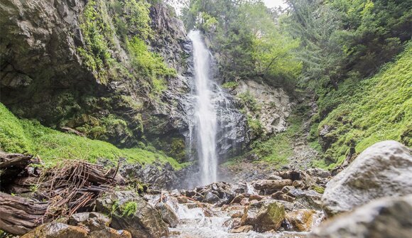 Waldbaden beim Wasserfall