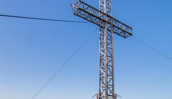 Zum Gipfelkreuz Hörneckele