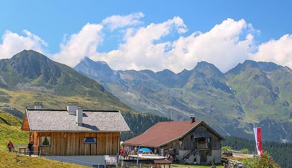 Festival at the Alpine hut "Rinneralm"