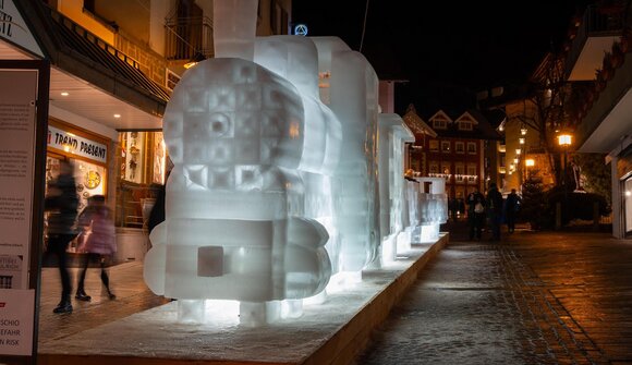 Esposizione di sculture di ghiaccio