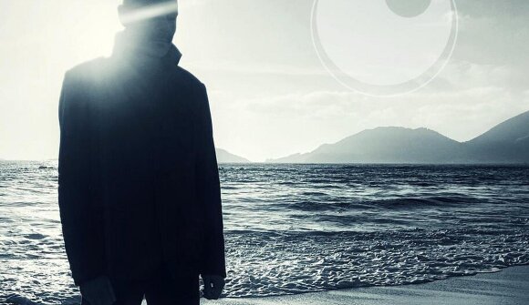 Cosmos in collision VS Metropolis