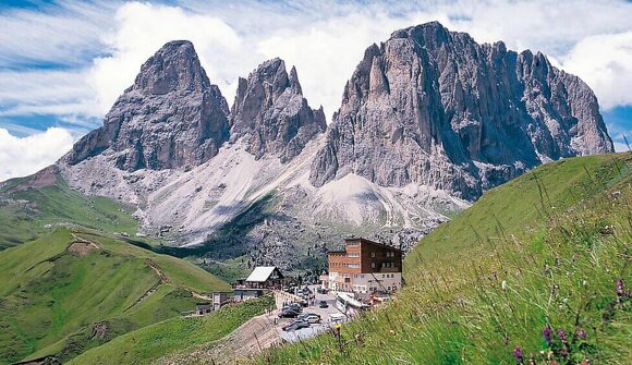 Guided hiking tour Sellajoch