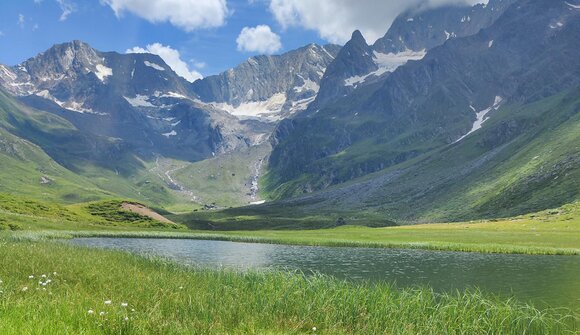 Wanderung: See-Juwel und wilde Gipfel