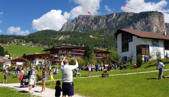 Hang gliding feast for children