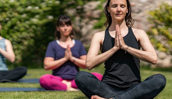 TESANA: Yoga mit Klangentspannung