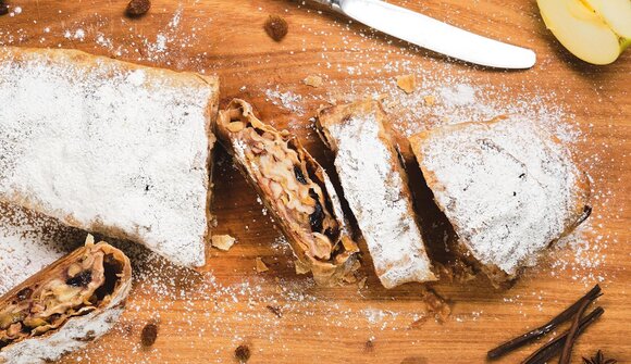 Preparazione golosa di strudel di mele