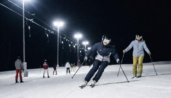 Nachtskilauf bei Flutlicht in Meransen