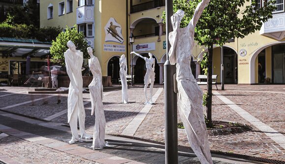 Guided Tour art exhibition Idea UNIKA