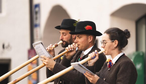 Auftritt der Alphornbläser