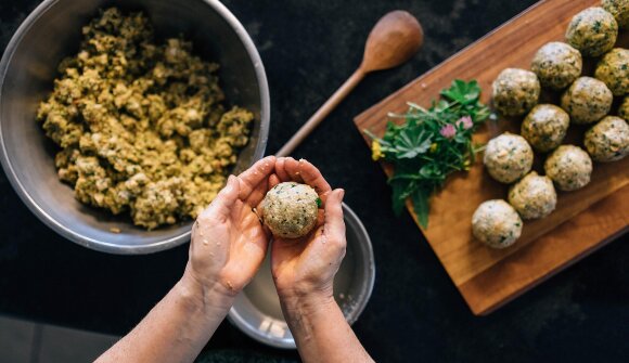 Knödel kochen auf der Moschwaldalm
