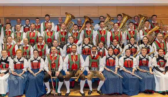 Musikkapelle Unterinn spielt auf