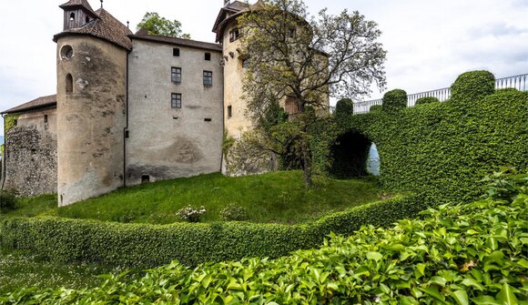 Matinée at the Scena castle
